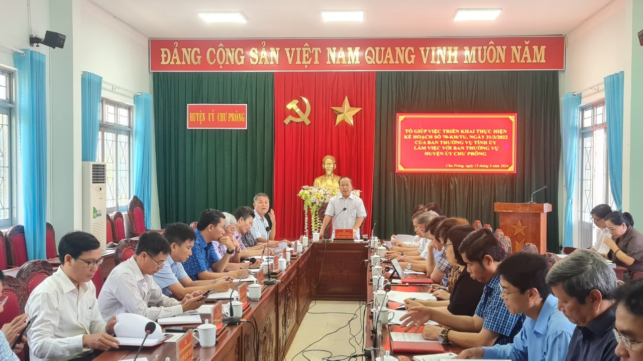 Quang-canh-buoi-lam-viec.png