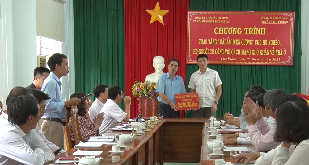 Đảng ủy Khối các cơ quan và doanh nghiệp tỉnh Tổ chức chương trình “Mái ấm biên cương” tại huyện Chư Prông